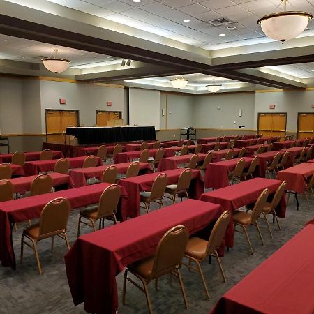Crossroads Hotel And Huron Event Center 외부 사진