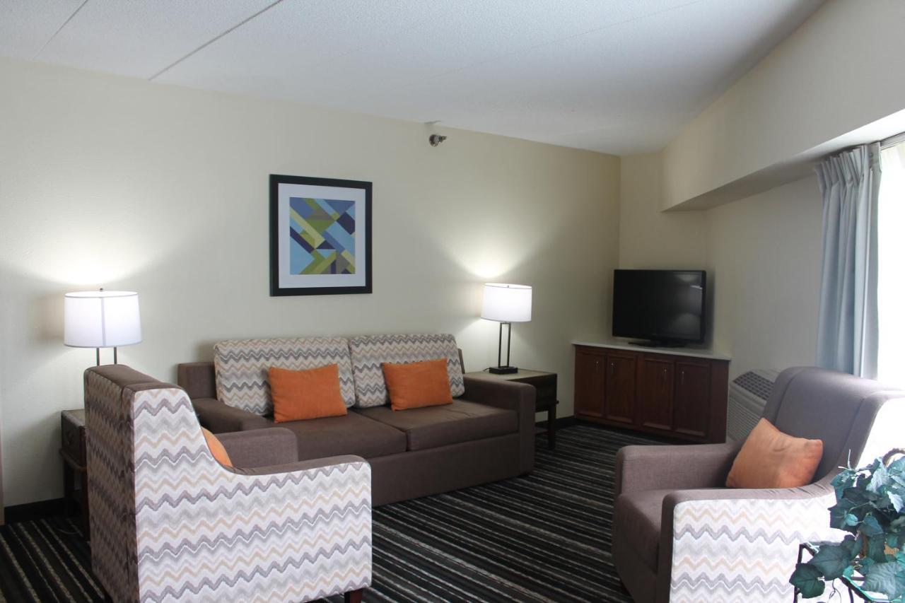 Crossroads Hotel And Huron Event Center 외부 사진