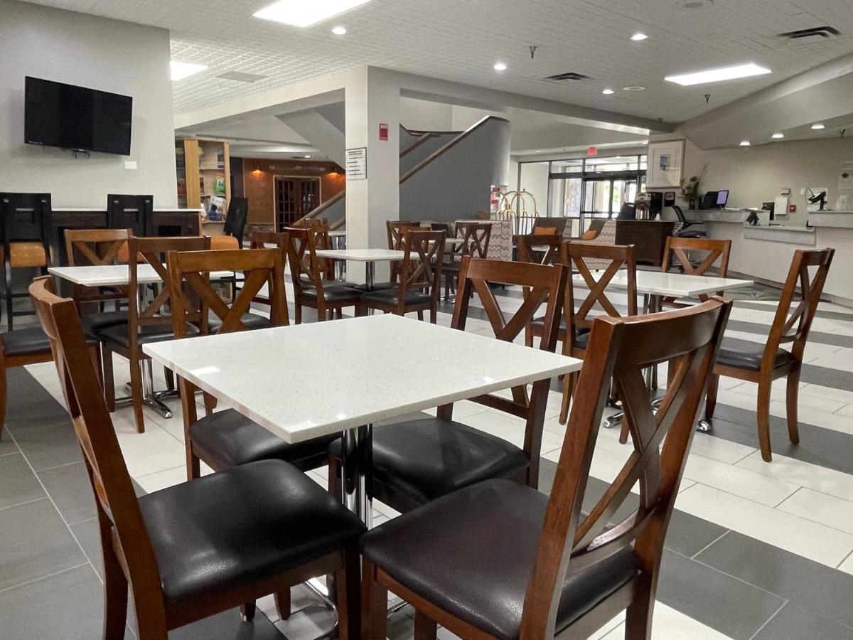 Crossroads Hotel And Huron Event Center 외부 사진