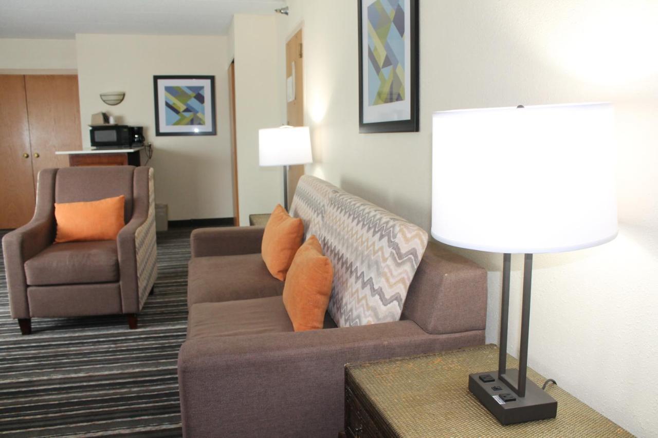 Crossroads Hotel And Huron Event Center 외부 사진