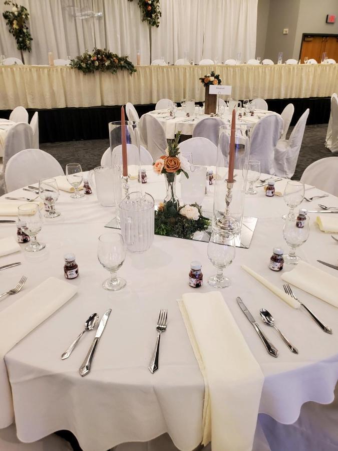 Crossroads Hotel And Huron Event Center 외부 사진