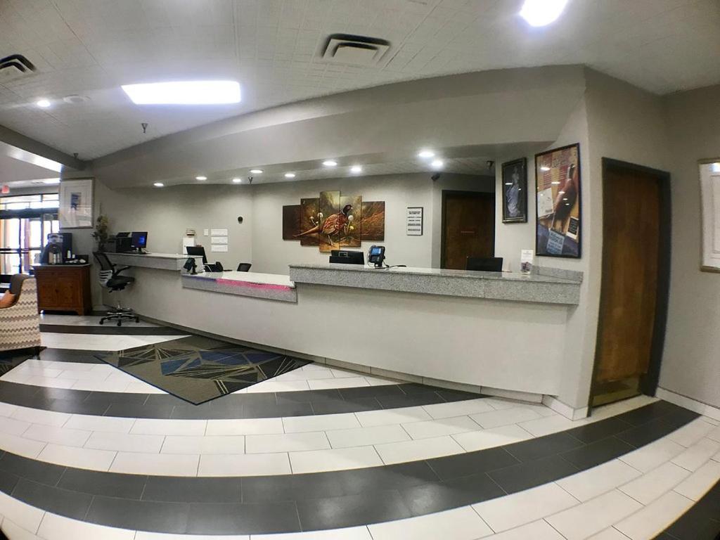 Crossroads Hotel And Huron Event Center 외부 사진