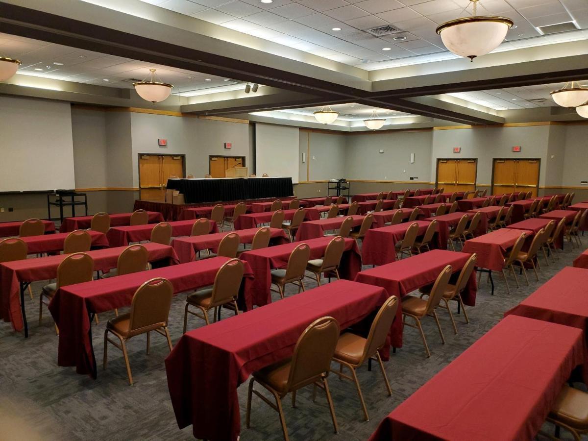 Crossroads Hotel And Huron Event Center 외부 사진