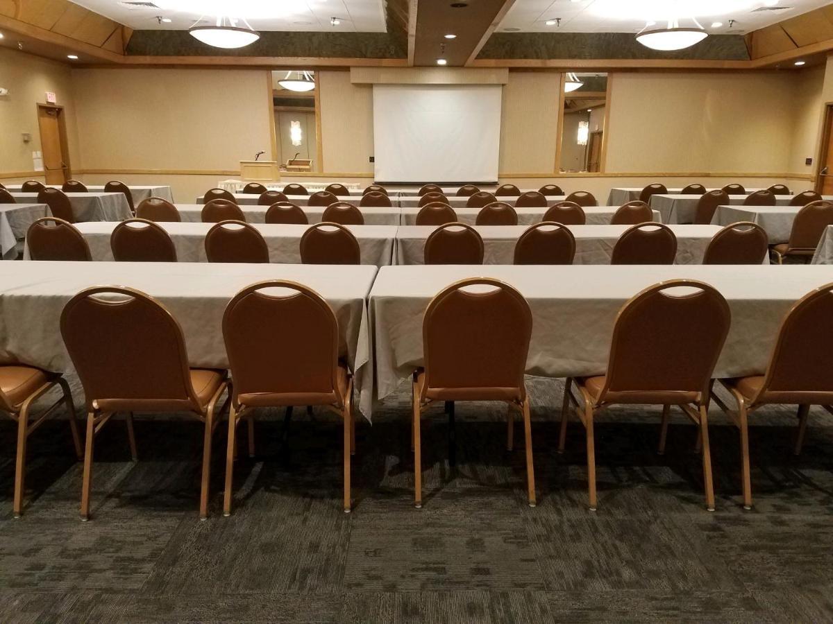 Crossroads Hotel And Huron Event Center 외부 사진