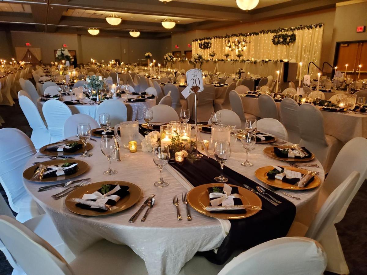 Crossroads Hotel And Huron Event Center 외부 사진