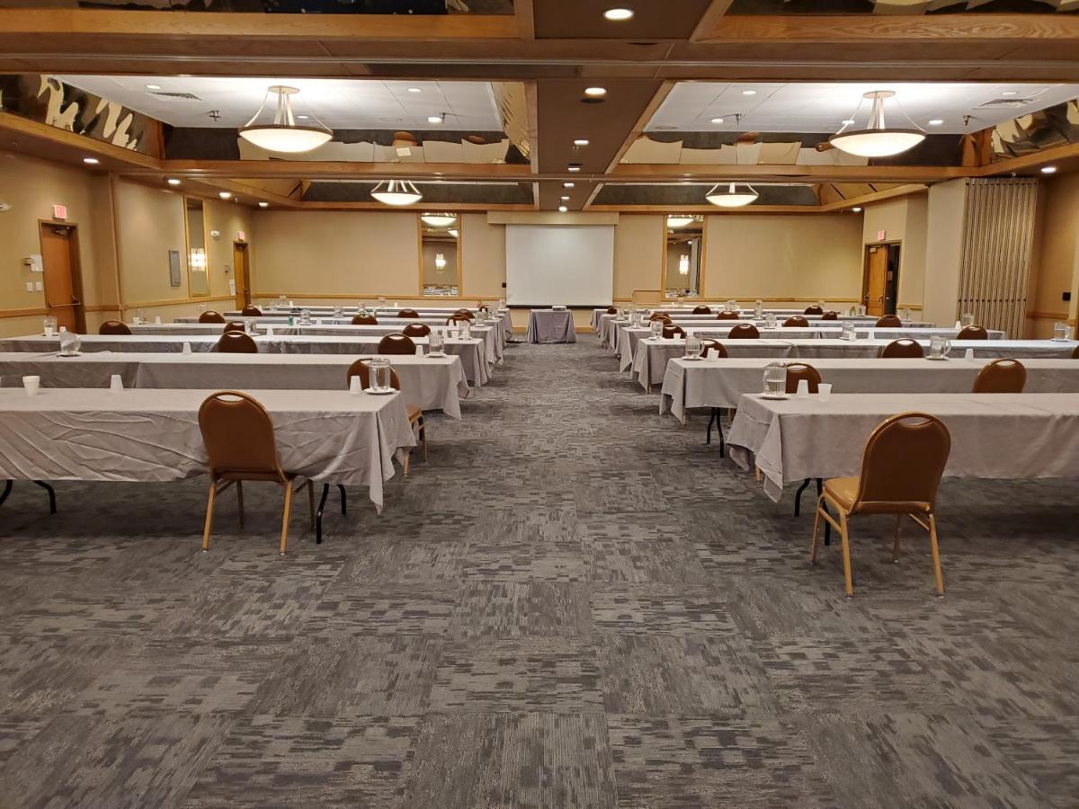 Crossroads Hotel And Huron Event Center 외부 사진
