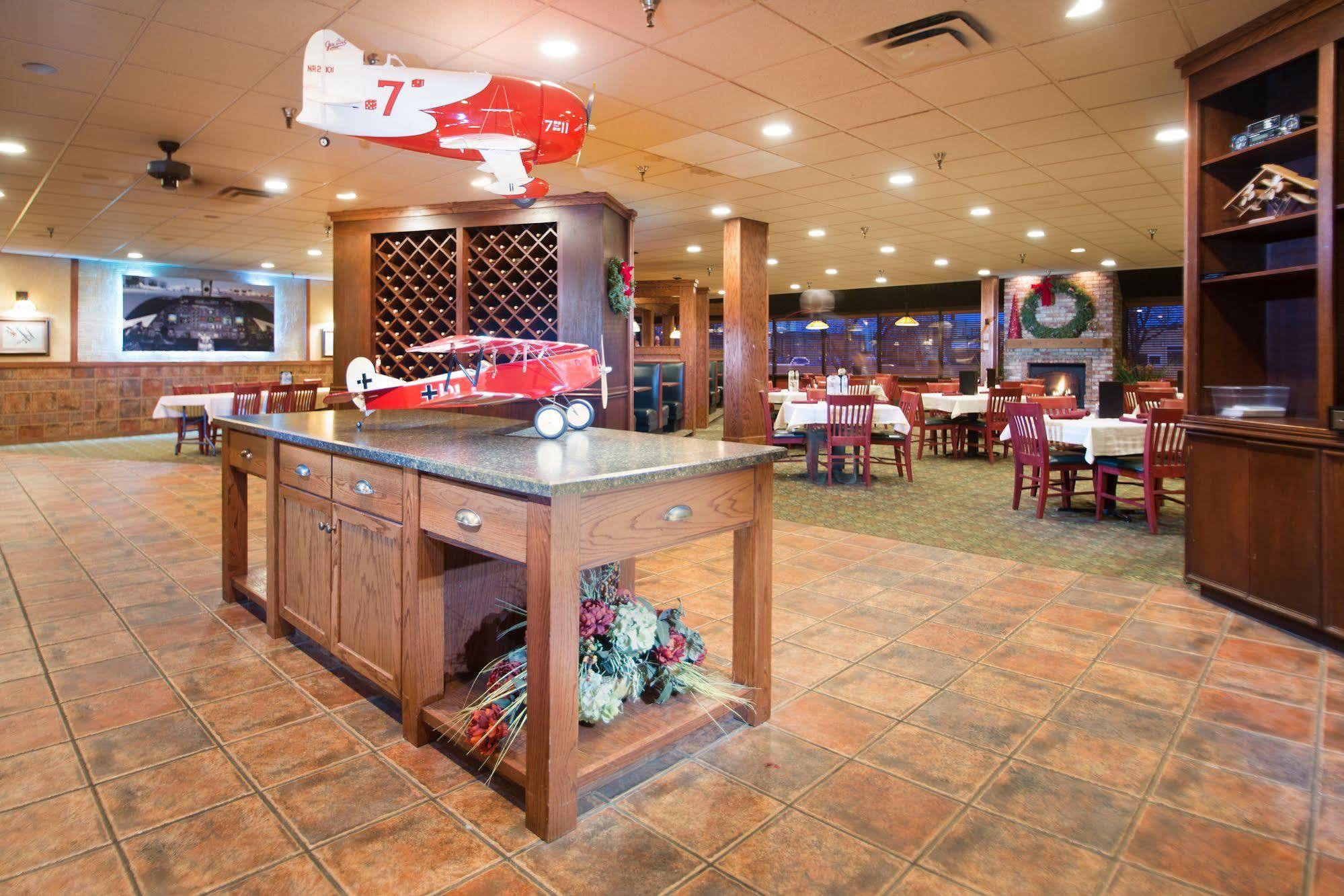 Crossroads Hotel And Huron Event Center 외부 사진