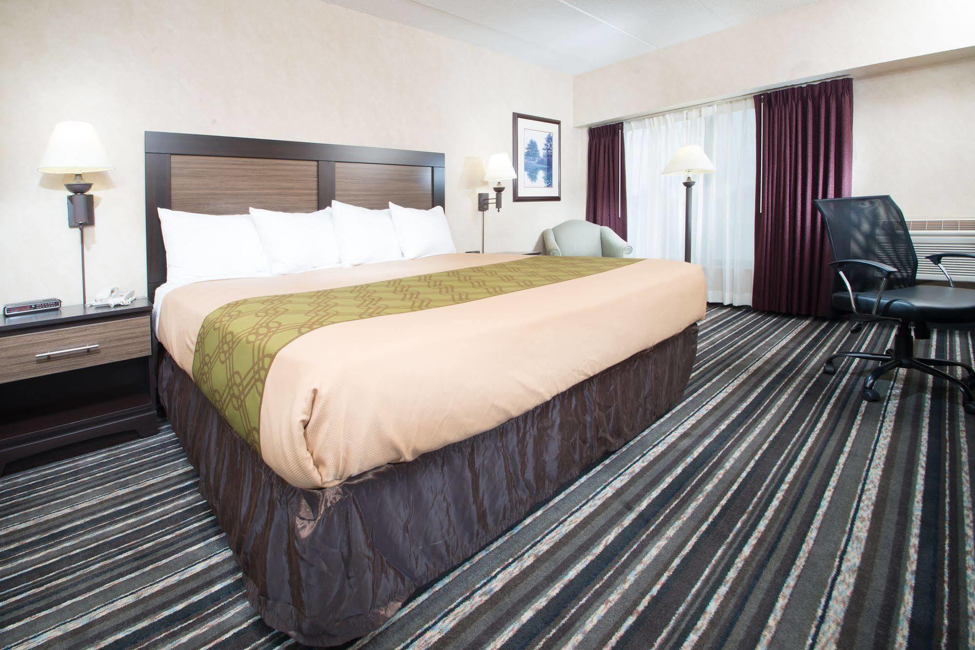 Crossroads Hotel And Huron Event Center 외부 사진