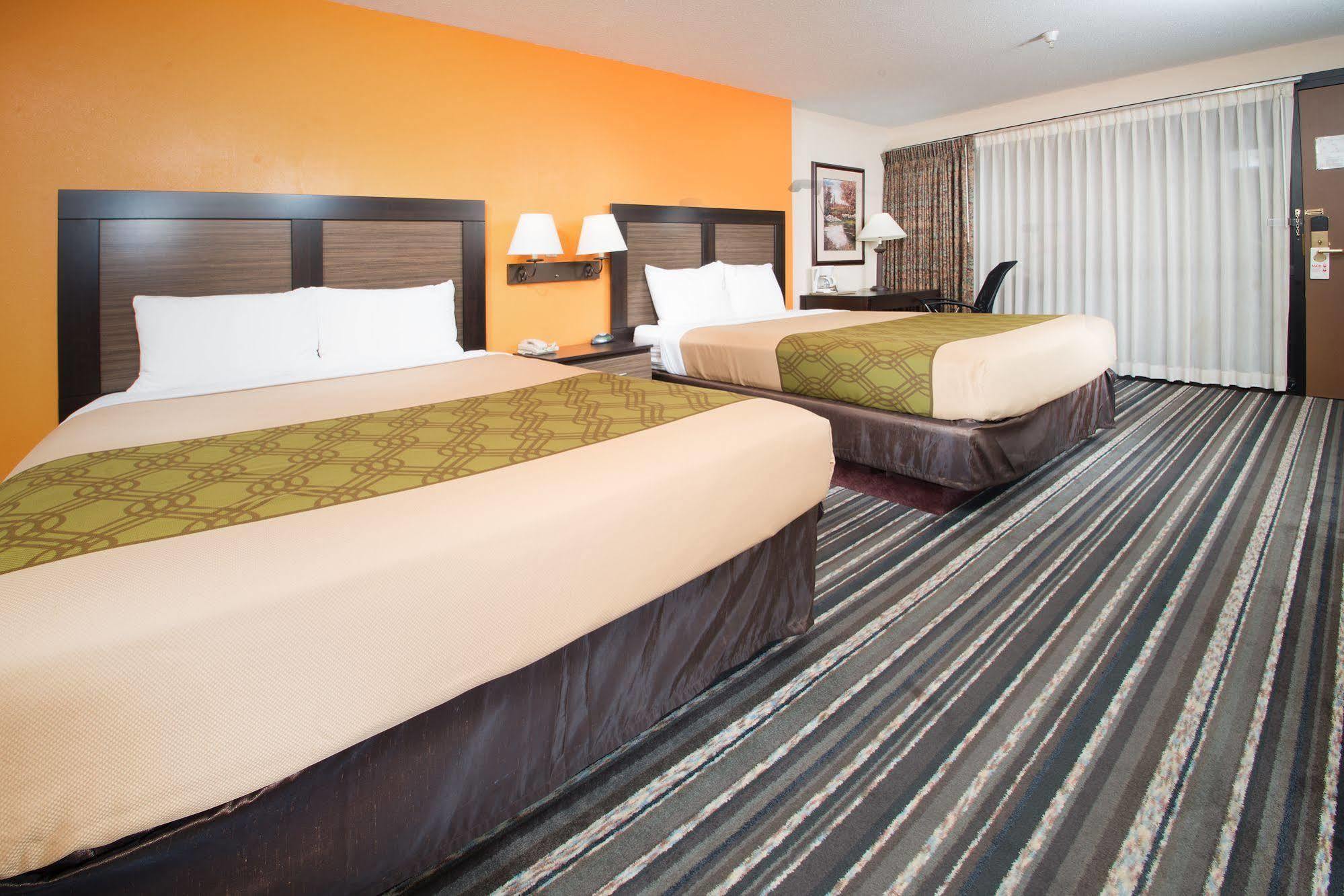 Crossroads Hotel And Huron Event Center 외부 사진
