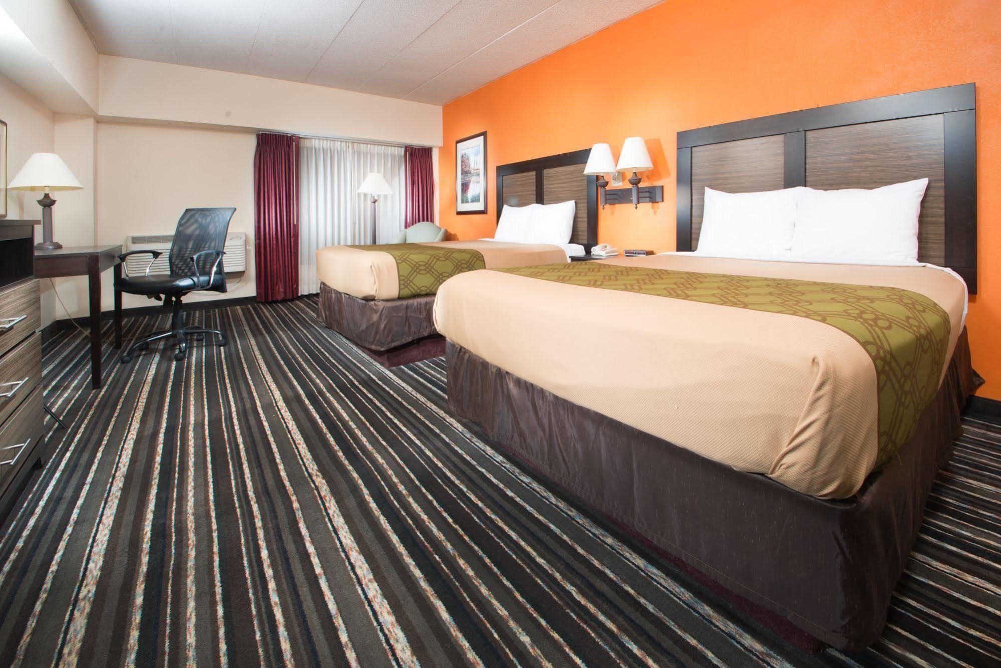 Crossroads Hotel And Huron Event Center 외부 사진