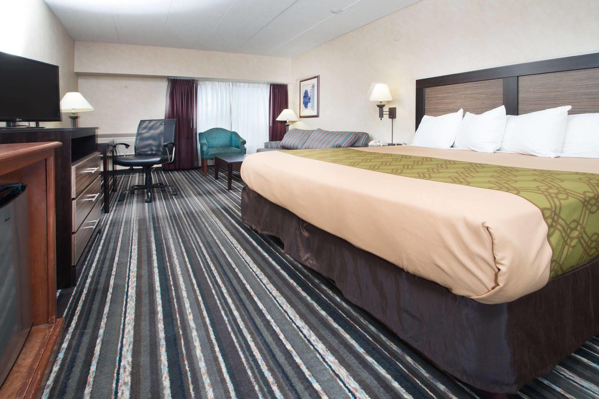 Crossroads Hotel And Huron Event Center 외부 사진