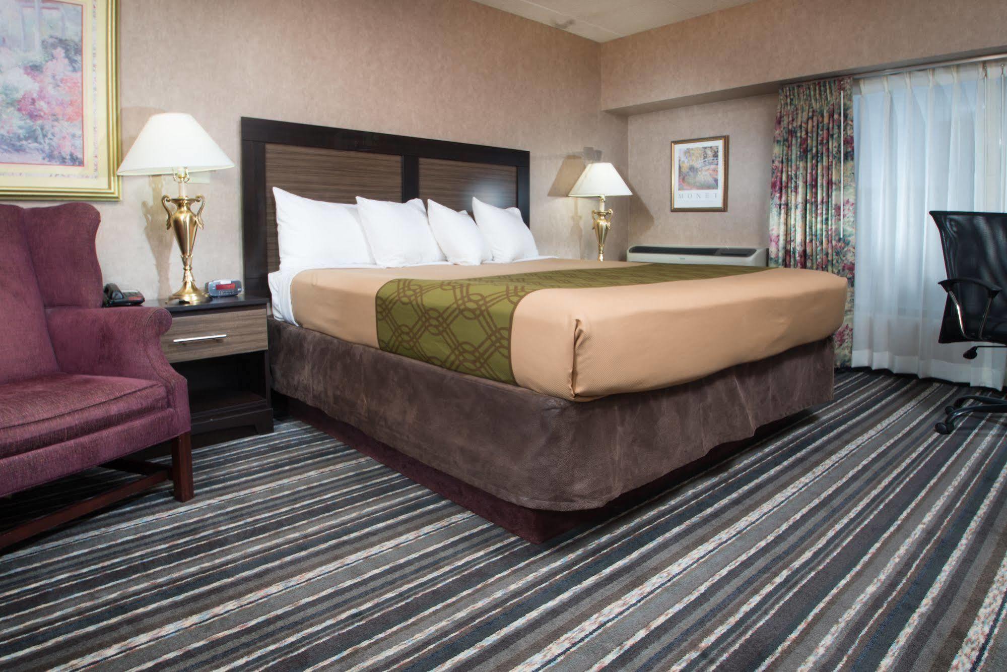 Crossroads Hotel And Huron Event Center 외부 사진