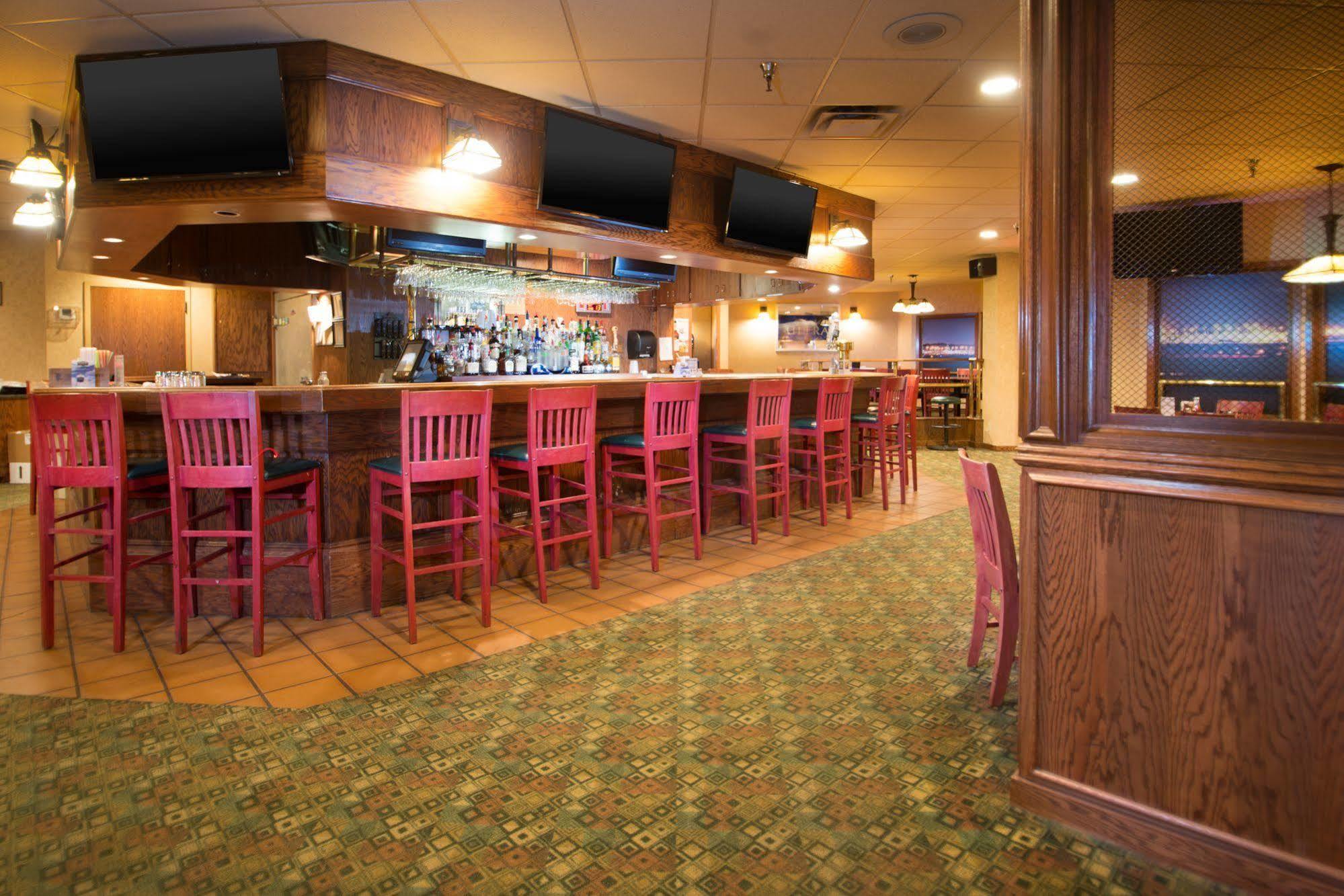 Crossroads Hotel And Huron Event Center 외부 사진